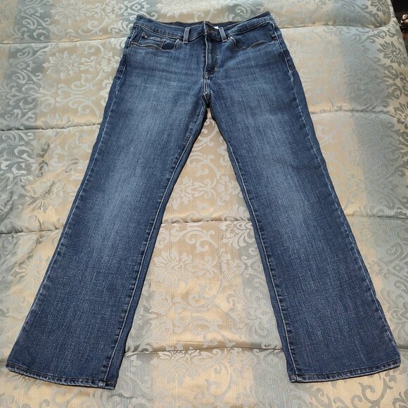 Levi's classic bootcut blue jeans, Excellent used condition, size 6 - Picture 1 of 5